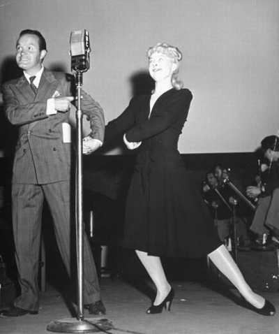 Betty Hutton - Mit Bob Hope am Mikrofon