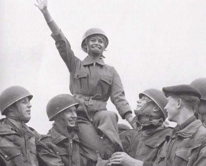 Brigitte Bardot - mit Army