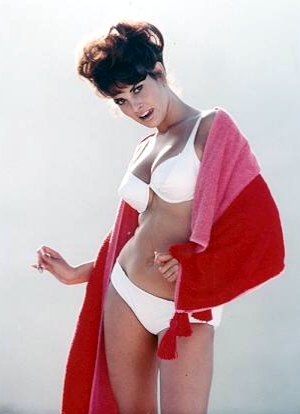 Raquel Welch - mit Badetuch